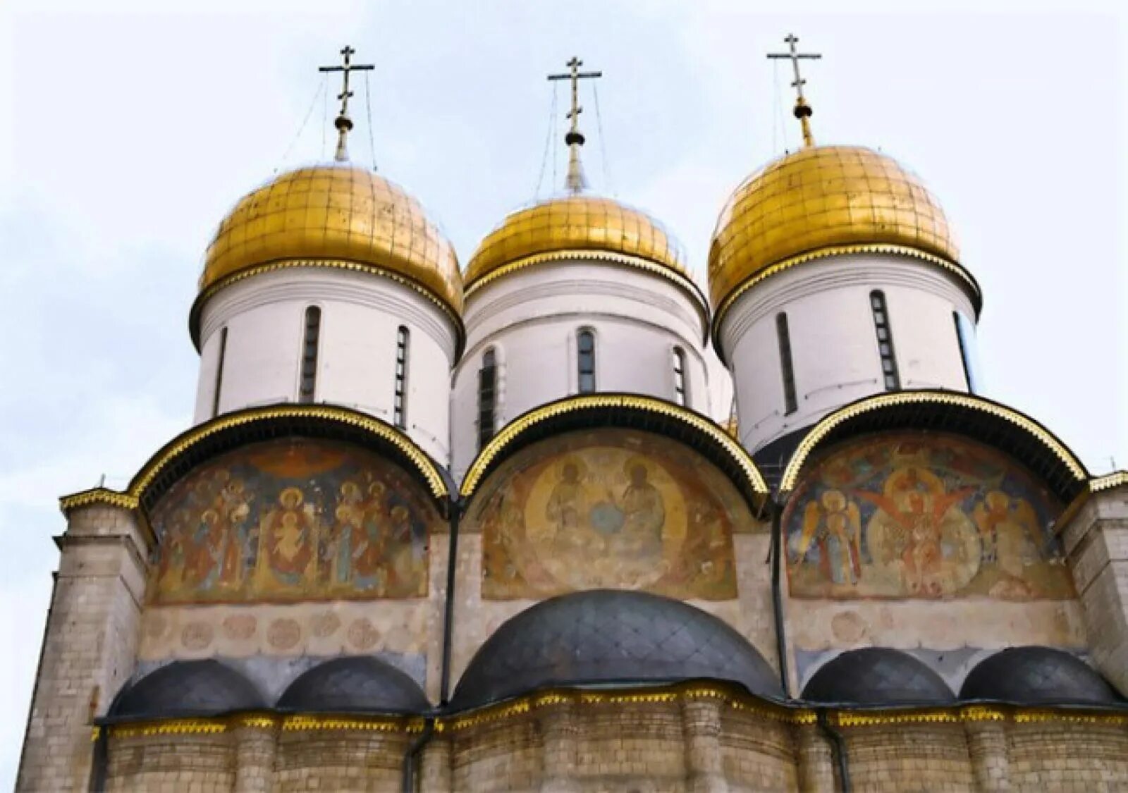 Тип успенского собора. Закомары успенского собора московского кремля.
