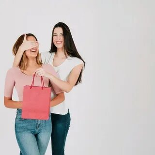 Девушка предлагает стать другом