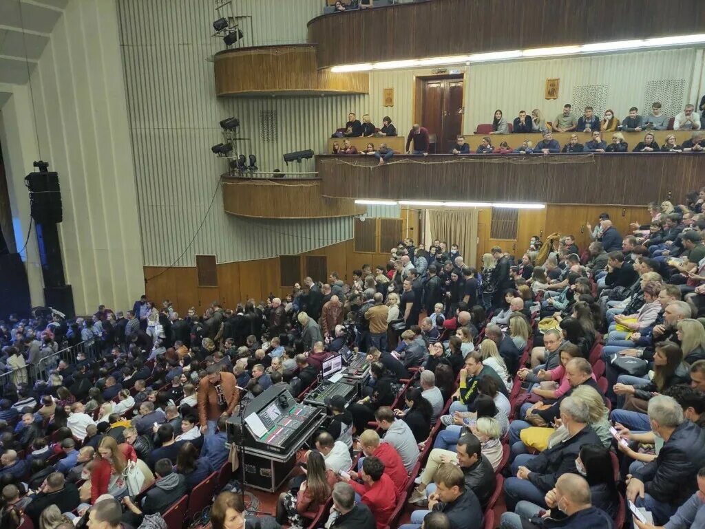Дом офицеров волгоград выставка 2025. Дом офицеров волгоград концерт. волгоградская филармония кипелов. концерты в доме офицеров в волгограде фото.