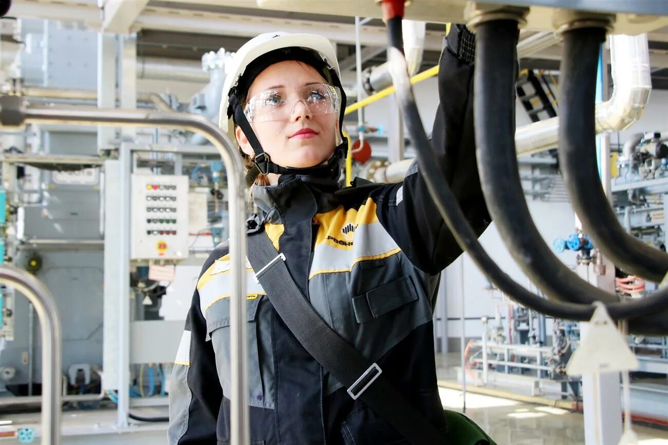 Роснефть рабочие. Скуридин директор тнпз. Сызрань нефтеперерабатывающий завод. Роснефть завод рабочие. Предприятие снпз сызрань.