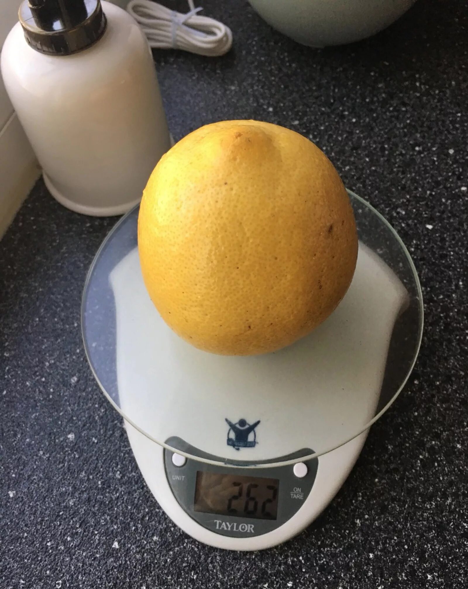 Вес 1 лимона. Вес лимона. Вес среднего лимона. Вес одного лимона. Лимон вес 1 шт.