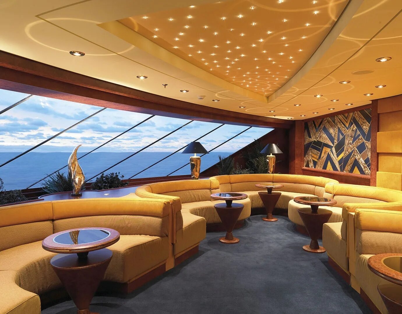 Круиз на лайнере msc. Msc fantasia круизный лайнер. msc fantasia лаундж. мск фантазия круизный лайнер. msc cruises внутри.