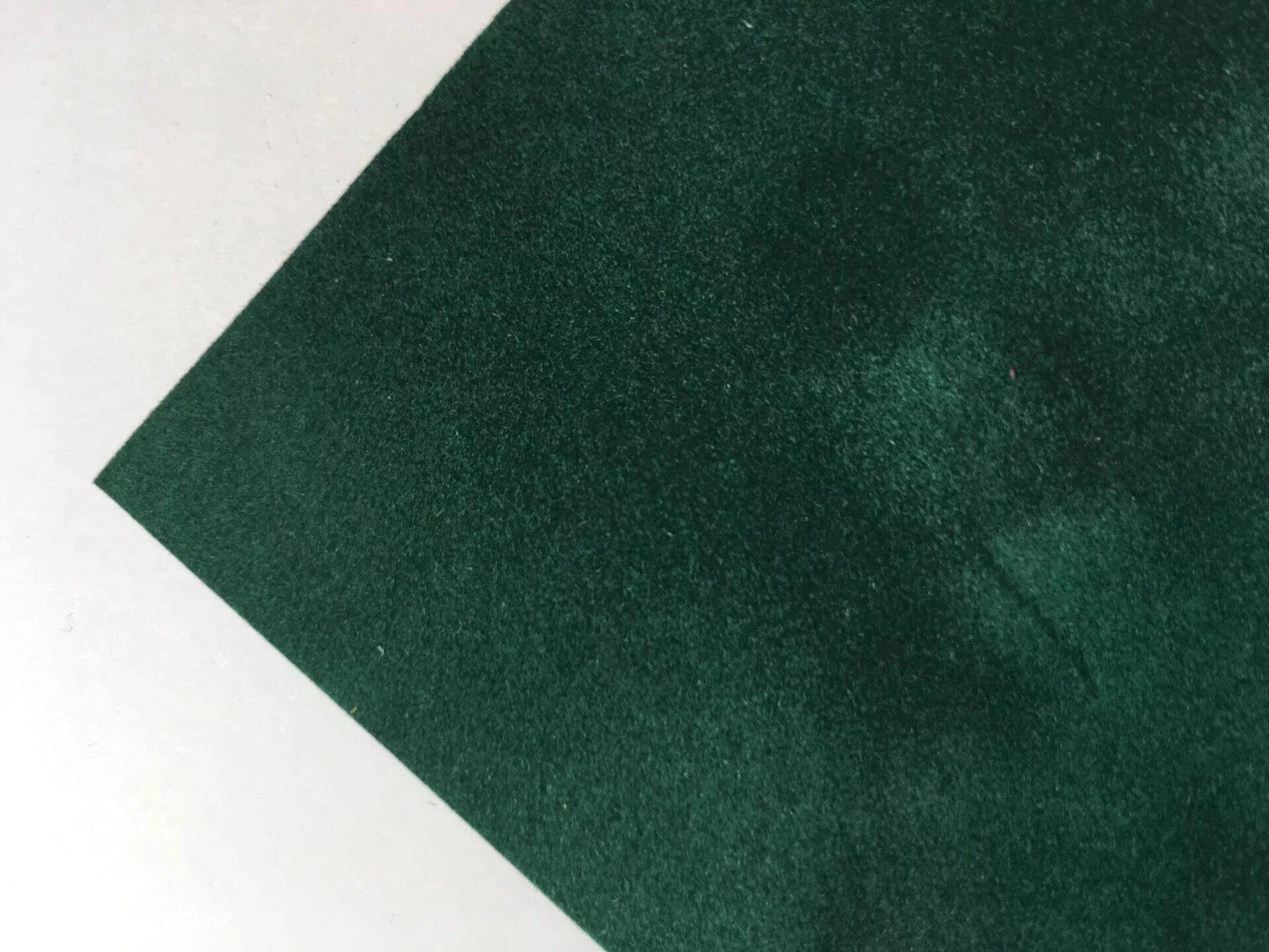 Маджестик зеленый. Зеленый дизайнерский картон. Зеленая бархатная бумага. Зеленая дизайнерская бумага.