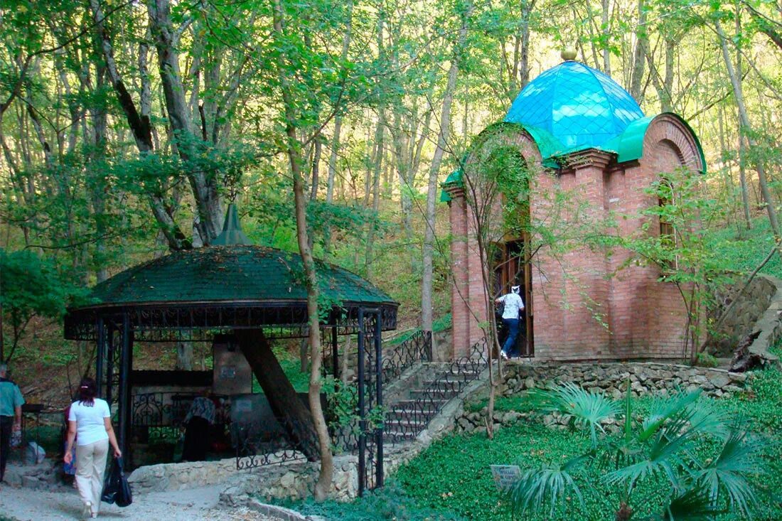 Краснодарский родник. Святой источник феодосия кавказского краснодарский край. неберджай святые источники, пустынь феодосия кавказского , п. горный. пустынь феодосия кавказского анапа. посёлок горный краснодарский край храм феодосия кавказского.