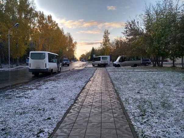 Первый снег Бердск. Дождь в Бердске. Асфальт Бердск дождь. Гололедица. Погода в бердске на месяц самый