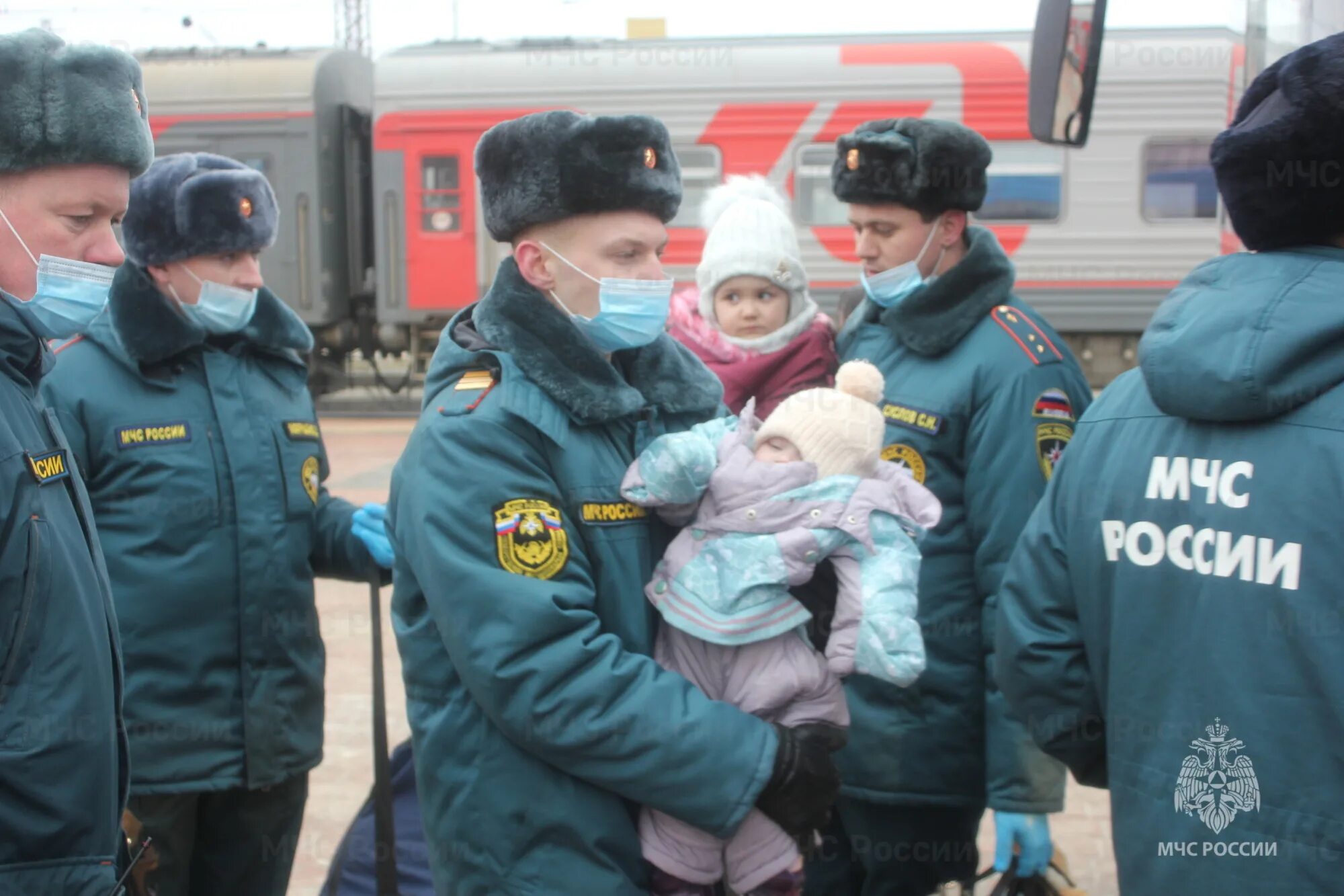 Ситуация на границе белгородской области последние новости. Главное управление МЧС России по Белгородской области. МЧС Белгород. МЧС России человек. МЧС России спасает детей.