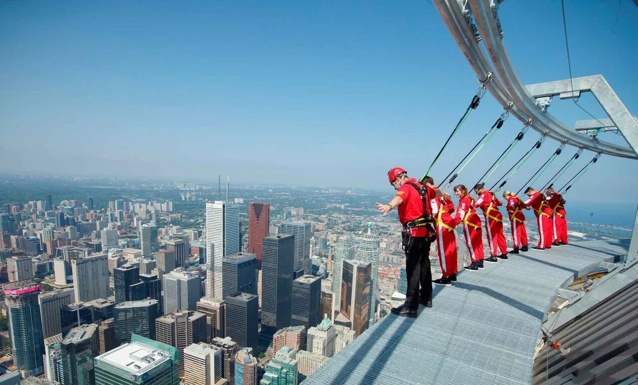Высокие развлечения. Канада башня си-эн Тауэр. Телебашня си-эн Тауэр в Торонто. Си-эн Тауэр Торонто высота. EDGEWALK, телебашня си-эн Тауэр, Торонто, Канада.