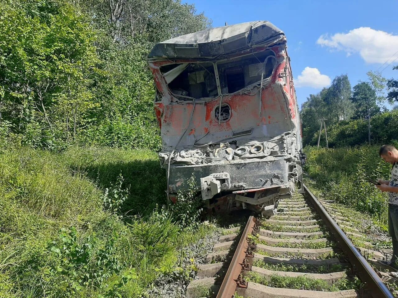 Поезд 23 апреля. Ферзиково Калуга поезд столкновение.