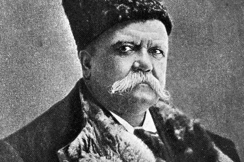 Родился в москве его дядя