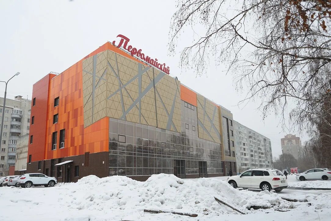 Первомайский кинотеатр Омск. Кинотеатр Первомайский Москва. Первомайский кинотеатр ОМС. Кинотеатр Первомайский Барнаул. Кинотеатр первомайский омск завтра