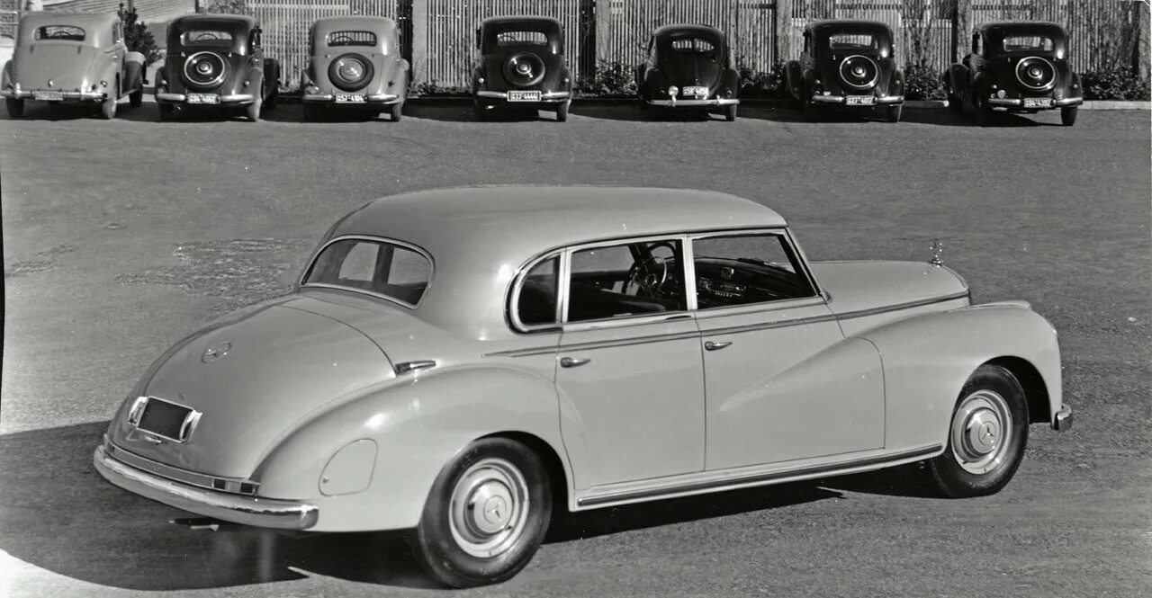 Mercedes 1951. Mercedes-Benz w186. Mercedes-Benz 300 w189. Mercedes 300 1951. W186 Mercedes.