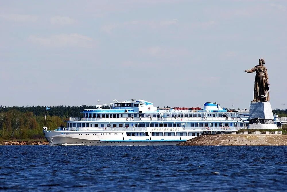 Волга река теплоход. Круиз Волга Волга Самара. Теплоход Бурлак Рыбинск.