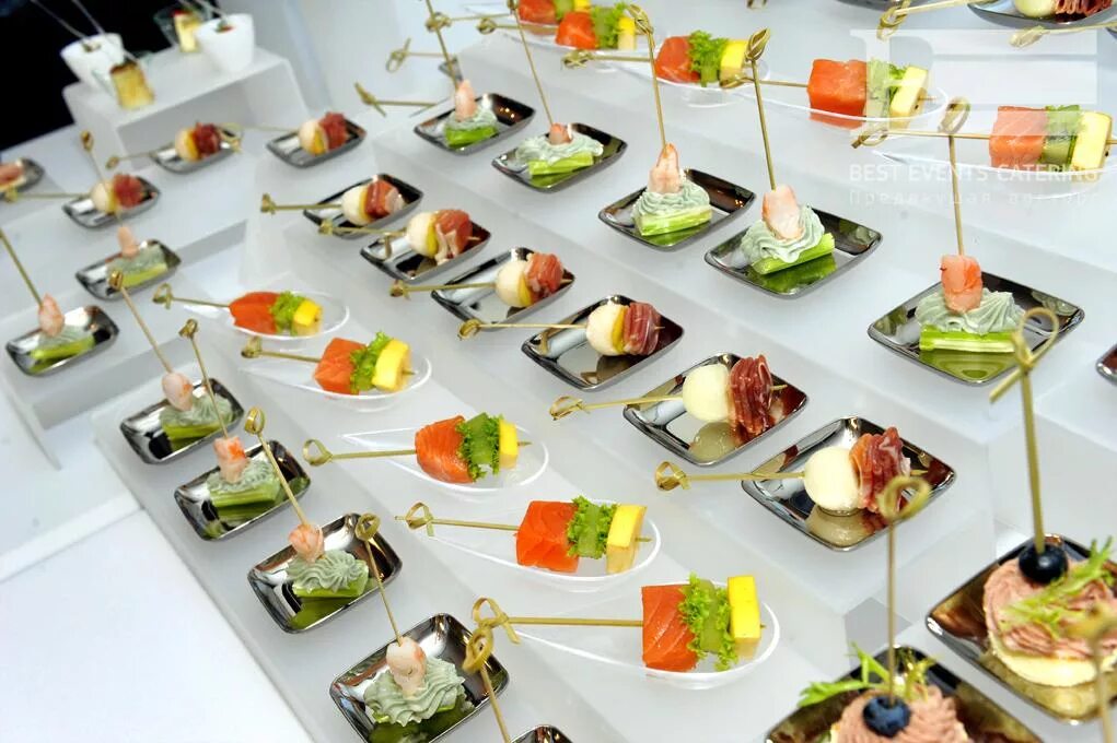 праздничный шведский стол. закуски на фуршетный стол. стол фуршет. угощение на фуршет. фуршетный стол на день рождения.