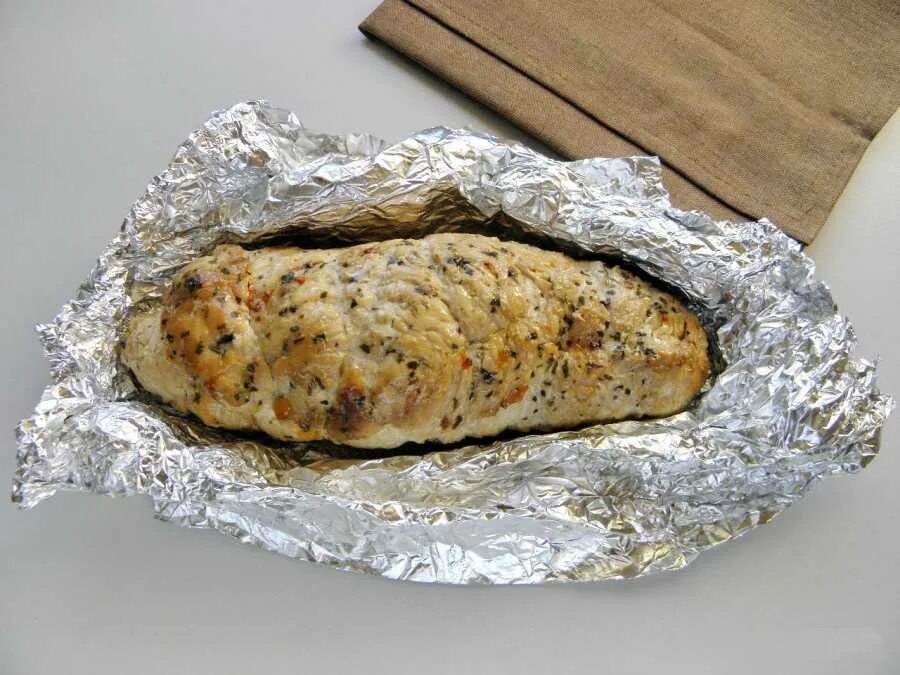 Рулет из индейки в фольге