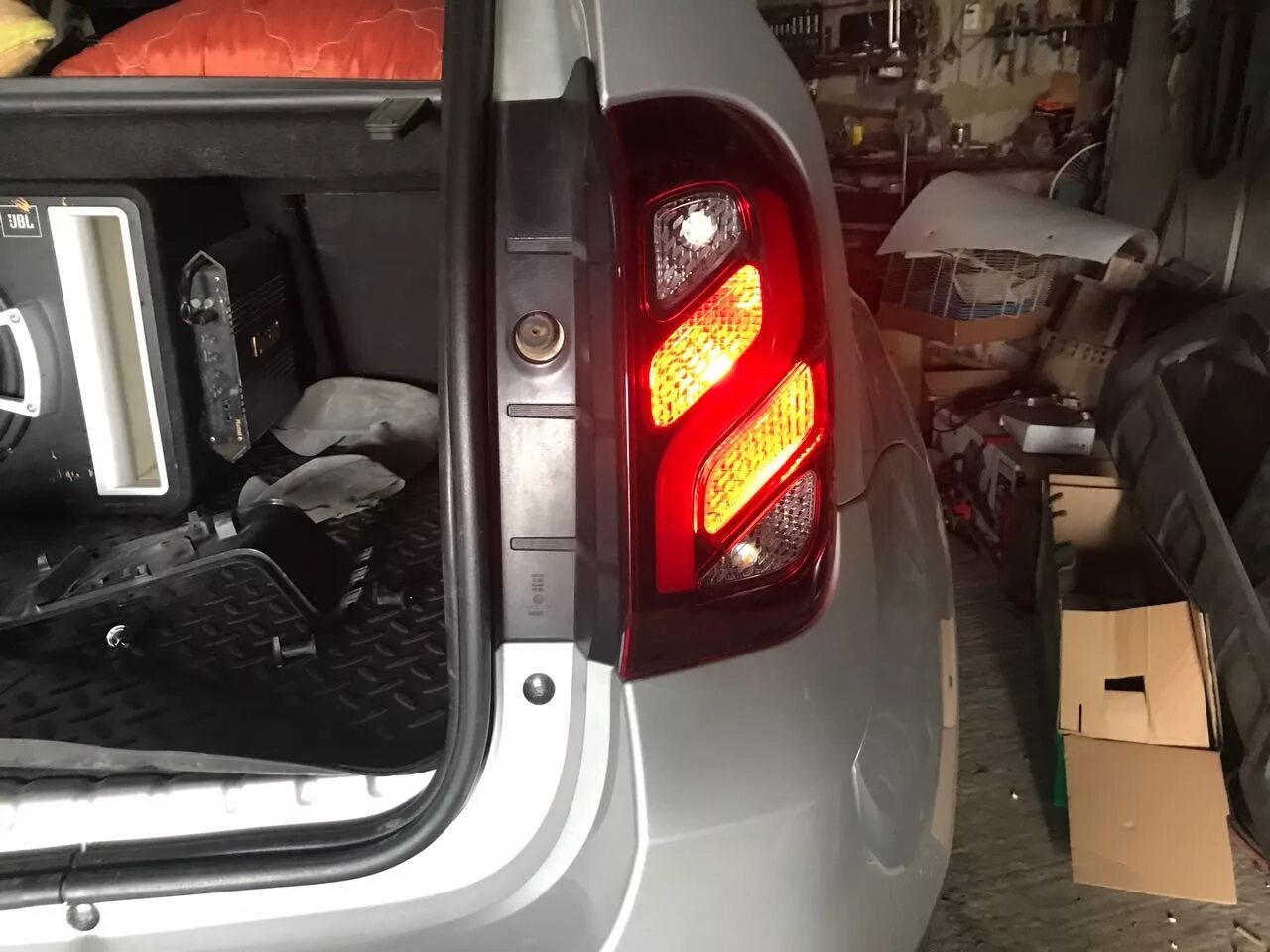 Сигнал дастера. Лампочка стоп-сигнала на renault duster. лампа стоп сигнала рено дастер 2015. рено дастер 2015г лампа заднего хода. светодиодные габариты фонарей renault duster.