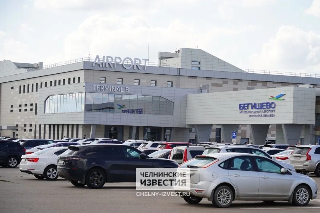 Бегишево парковка. Аэропорт нижнекамск парковка. Аэропорт нижнекамск набережные челны. Стоянка аэропорт бегишево нижнекамск. Аэропорт благовещенск парковка.