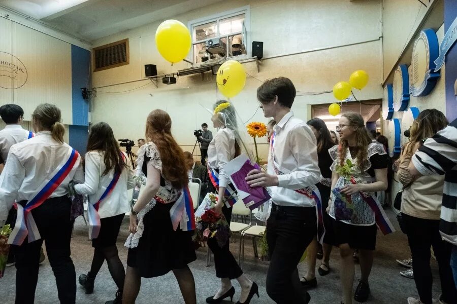 Разговор со школьниками на конкурсе. Новосибирск школа Виртуозы. Горностай школа Новосибирск. НГС 168 школа Новосибирск. Оргия одиннадцатиклассников в школе.