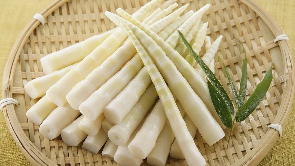 Бамбук съедобный. Бамбуковые ростки. Бамбук съедобный. Японская кухня блюда. Съедобные побеги бамбука.