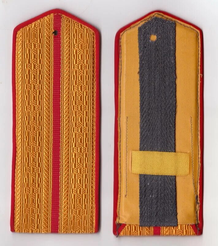 Как выглядят погоны. Майорские погоны мчс. Погоны генерал-майора армии рф. Российская армия звания высших офицеров. Погоны генерала армии рф.