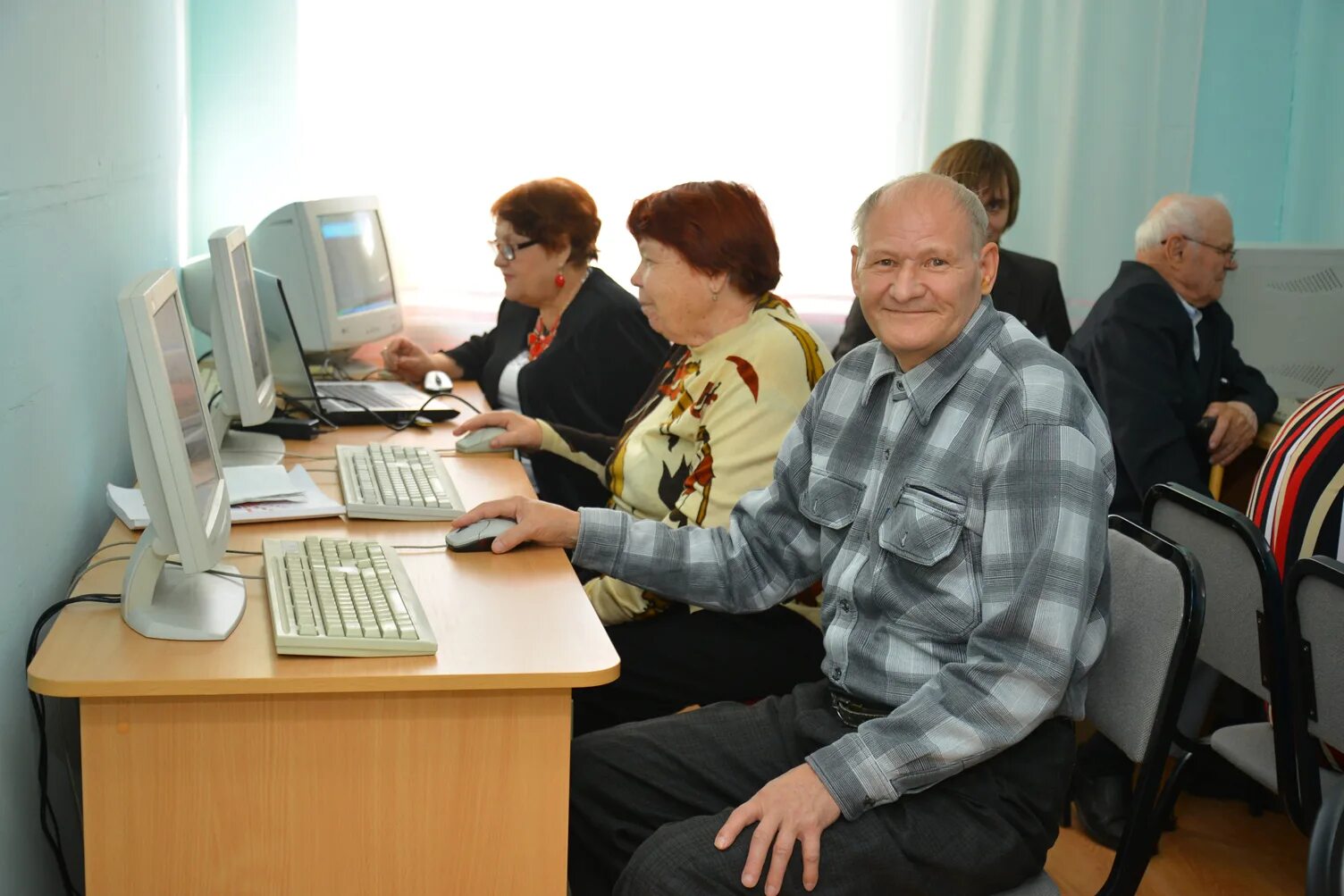 Найти работу для пенсионеров. Вакансии для пенсионеров. Лекции для пенсионеров. Найти работу для пенсионеров. Работа для пенсионеров в копейске.