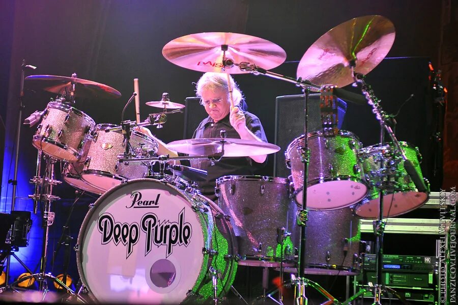 Ди перпл. Ударник дип перпл. Йен Пейс барабанщик. Deep Purple "Deep Purple". Постер группы дип перпл.