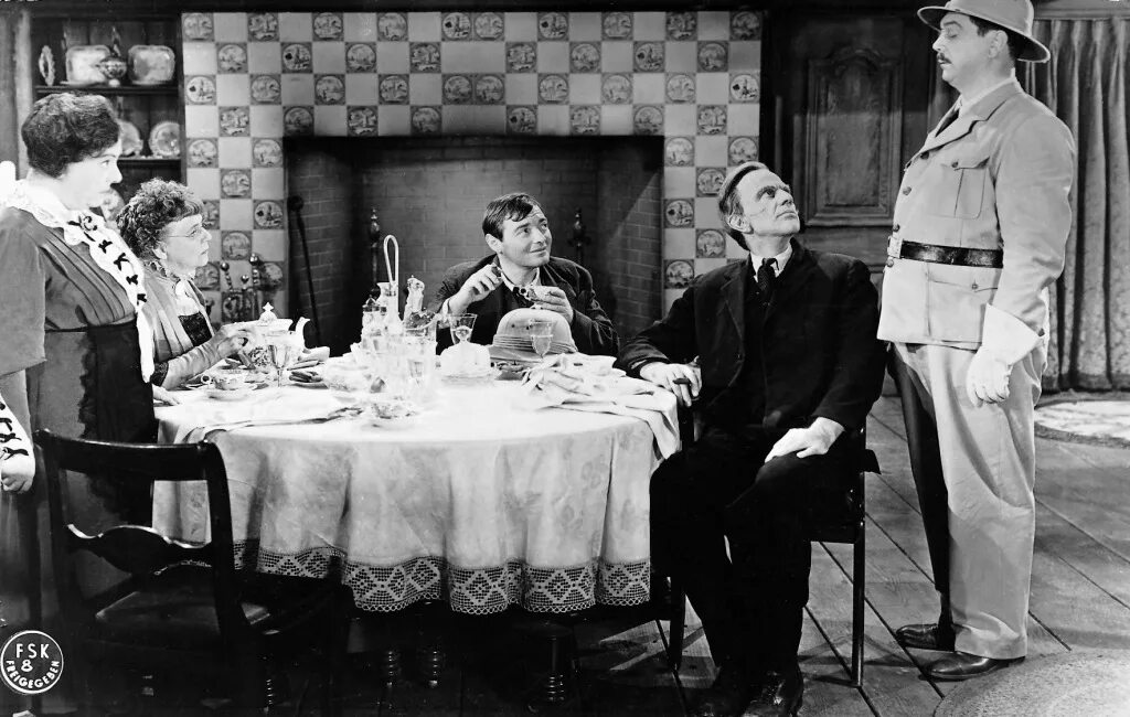 Arsenic and old lace 1944. Arsenic and old lace 1944. мышьяк и кружева.