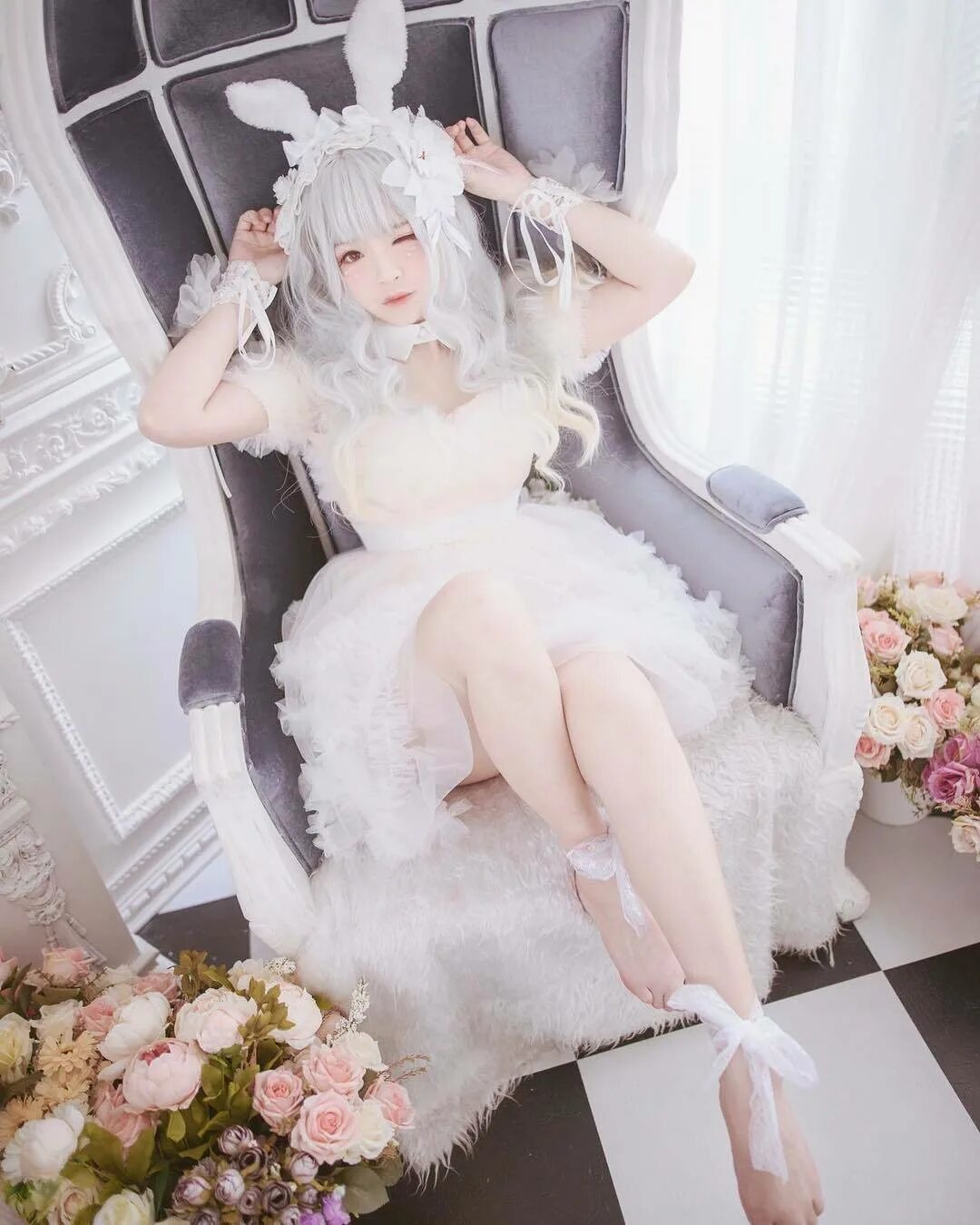 White cosplay. Косплей кролика. Белый кролик косплей. Косплей на зайца. Девушка кролик косплей.