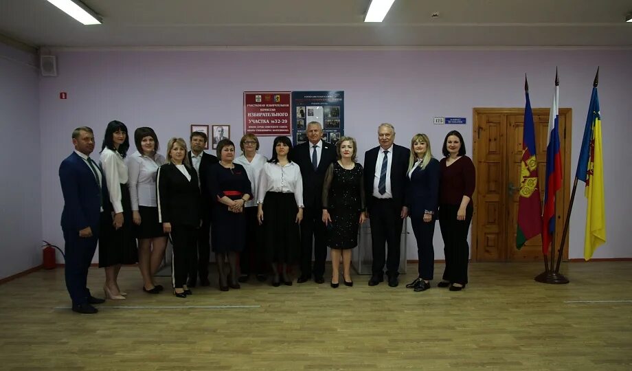 Новокубанский суд сайт. Новокубанский районный суд. Новокубанский районный суд Краснодарского края. Избирательный участок красивое фото. Администрация Новокубанского района имущественный.