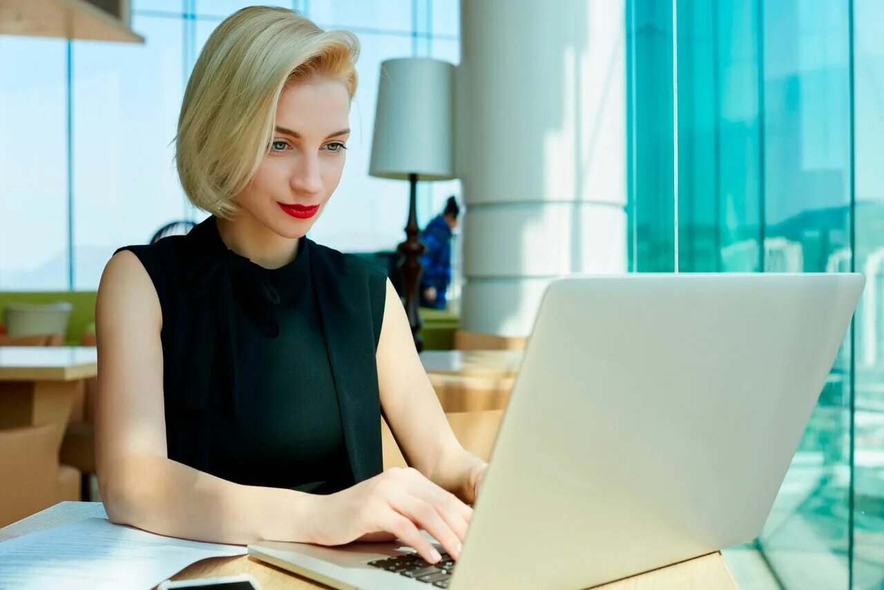 Ананьев евгений александрович москва. Директор услуг. Экономист мужчина. Мужчина директор. Директор фермы.