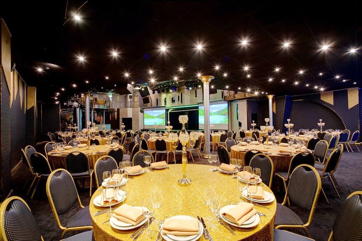 Гостиница в пятигорске золотой. Голден пелас зал золотой. Пятигорск гостиница золотое руно. Банкетный комплекс golden palace. Голден палас зал золотой.