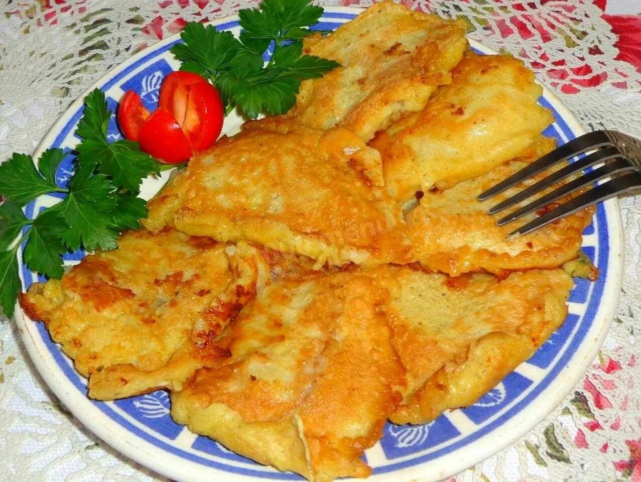 Минтай в кляре на сковороде. Филе минтая в кляре. кляр для рыбы минтай. минтай в кляре ~ 500г. филе минтая в кляре на сковороде.
