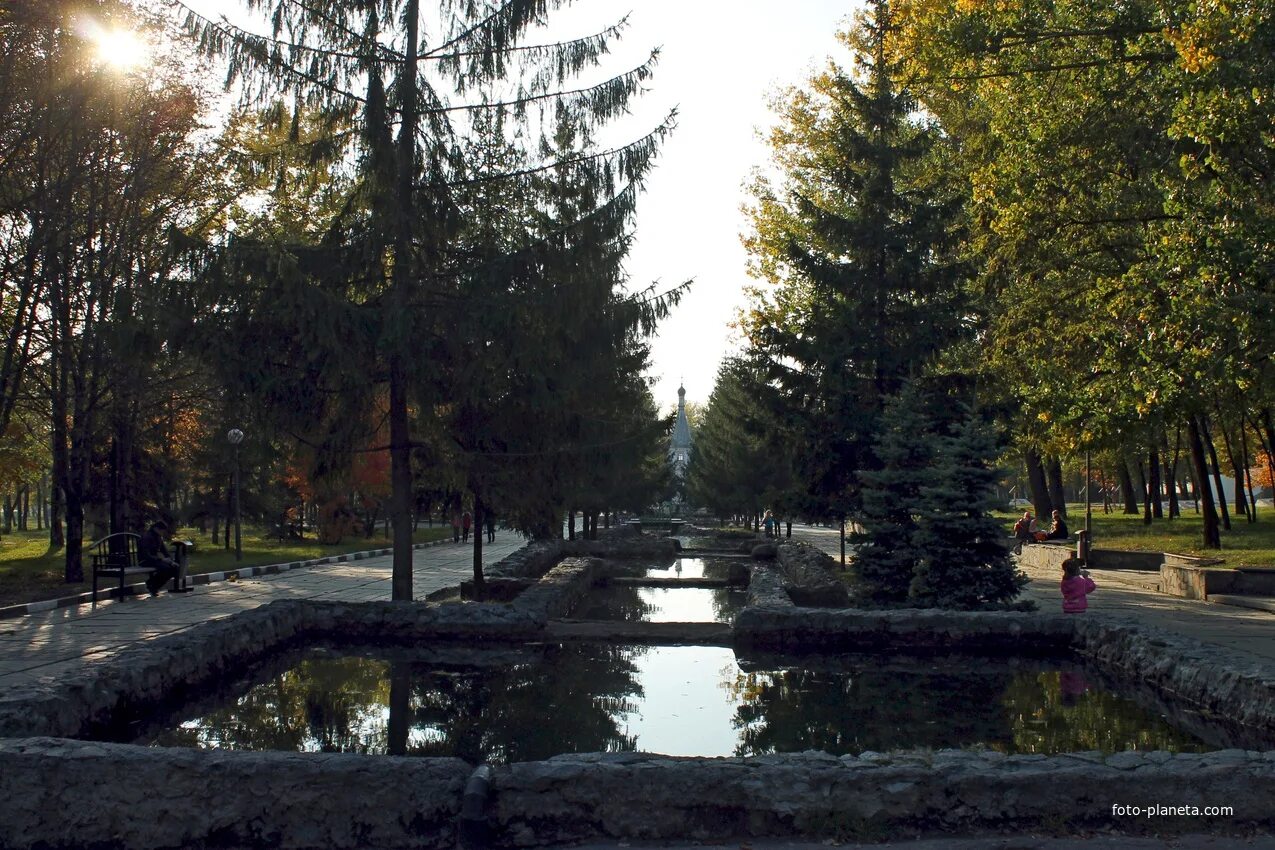 Парк памяти белгород. Парк Гагарина Белгород. Памятник парк Гагарина Белгород. Сквер Гагарина Белгород. Парк Гагарина Белгород фонтан.