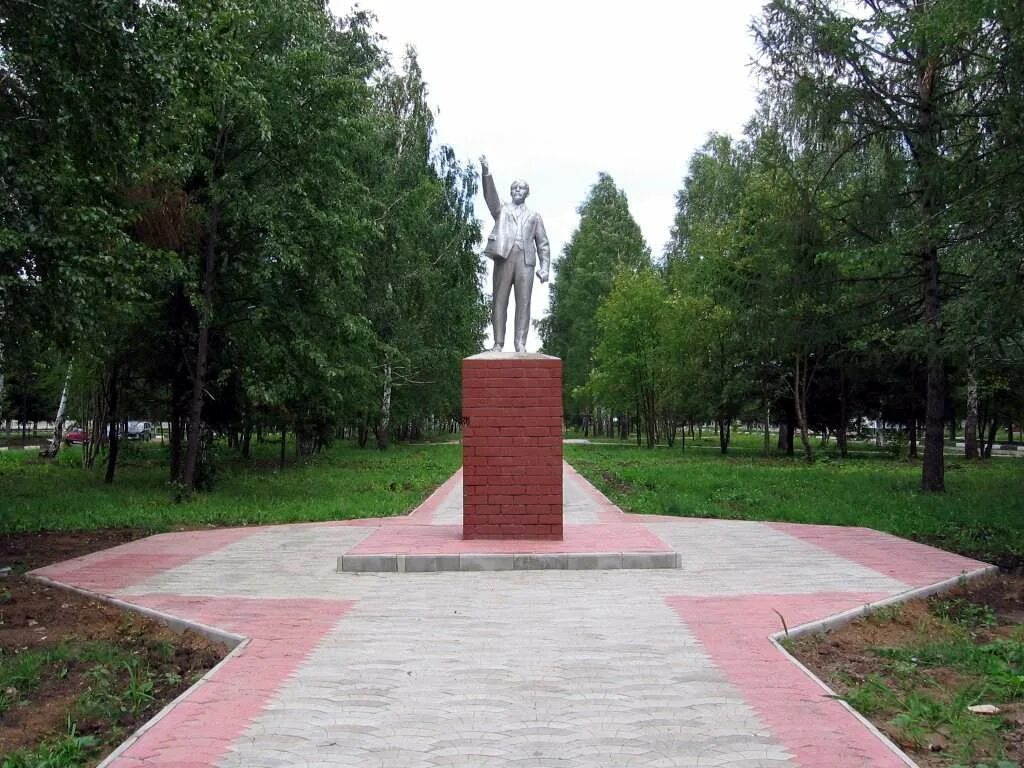 Актаныш. Актаныш парк ленина. актаныш парк победы. парк ленина актаныш статуи. актаныш памятник о ленине.