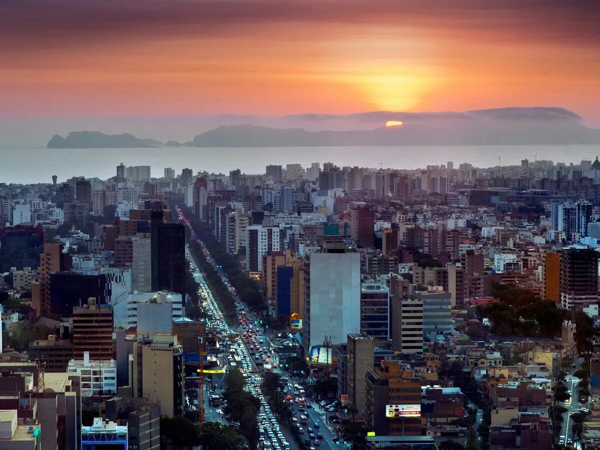 Dealing city. Лима. Перу Лима перуанцы. Lima City. Лима столица Перу.