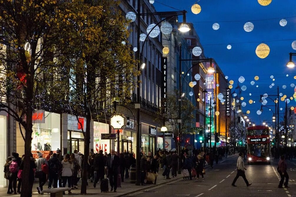 Улица Оксфорд стрит в Лондоне. Oxford Street в Лондоне. Достопримечательности Лондона Оксфорд стрит. Торговая улица Оксфорд стрит. Oxford street shops