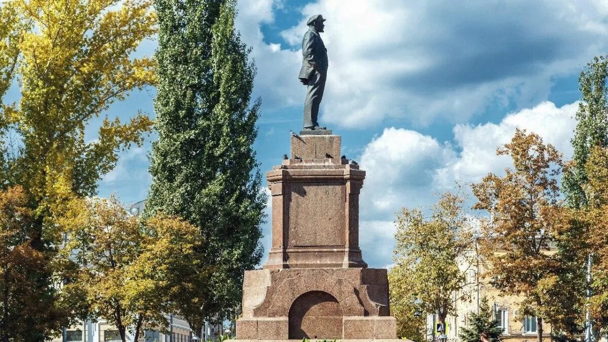 Пл революции. Памятник ленину самара. площадь революции самара. памятник ленину на площади революции в самаре. ленина сквер самара.