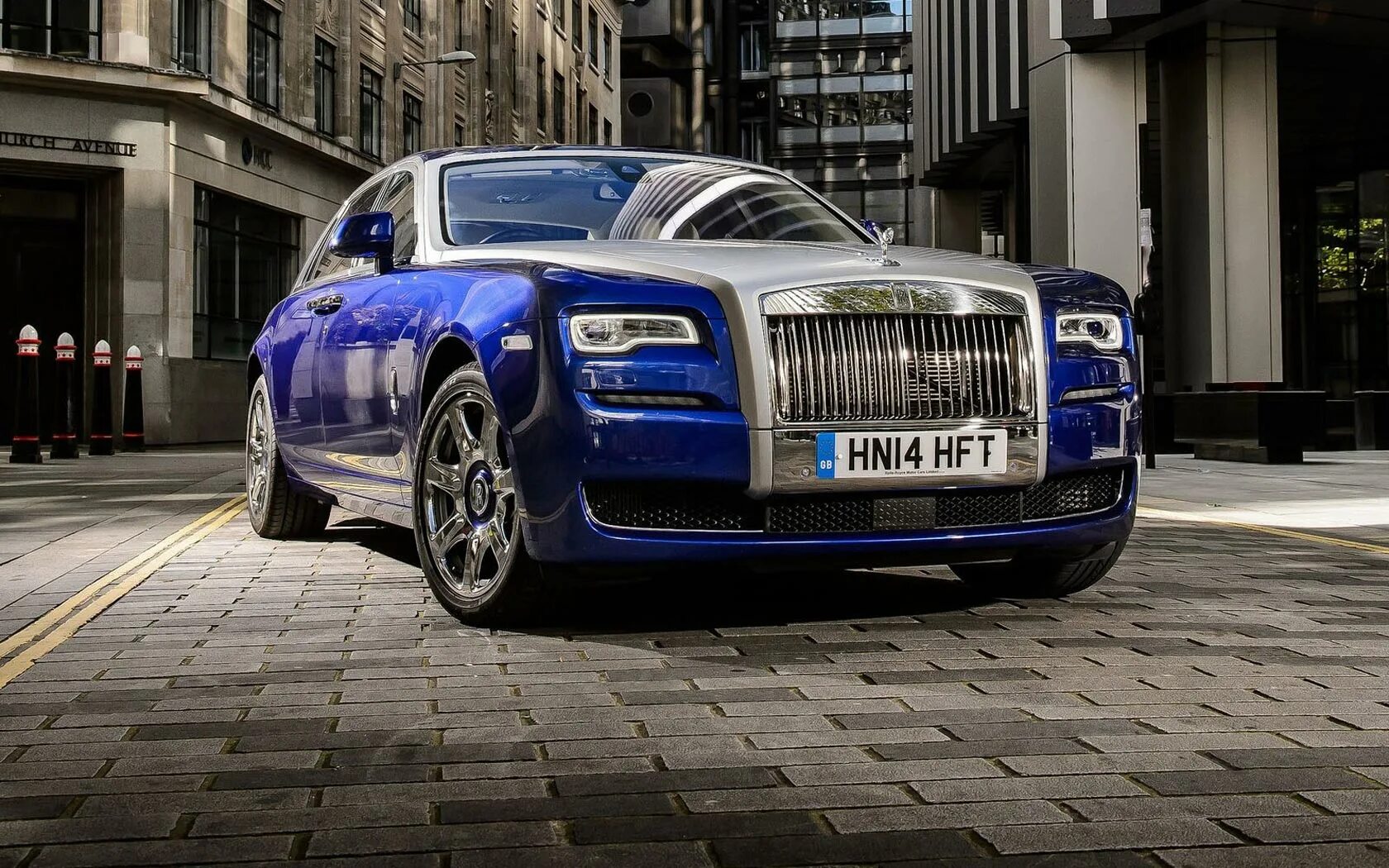 Роллс ройс страна. Машина Роллс Ройс. Rolls Royce Ghost 2015. Rols Royals. Rolls Royce машина Rolls Royce.