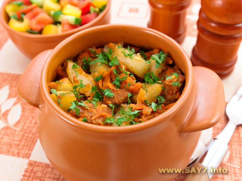 Чанахи с индейкой. Мясо в горшочках с картошкой. Овощи в горшочке. Говядина в горшочках с картошкой.