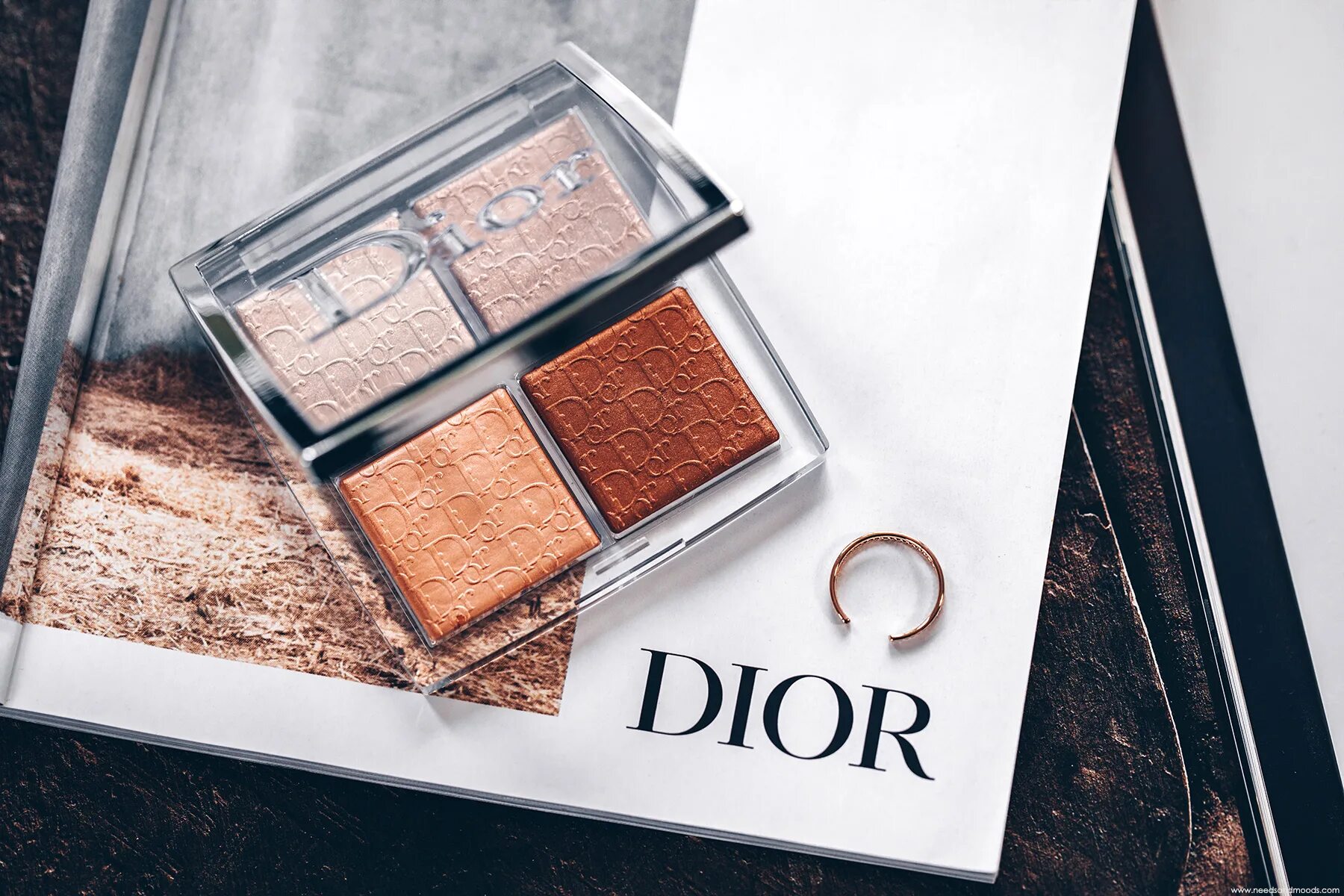 Диор бэкстейдж палетка хайлайтер. Диор glow face palette 001. Палетка диор 4 бэкстейдж. Dior glow palette. Палатка диор хайлайтер.