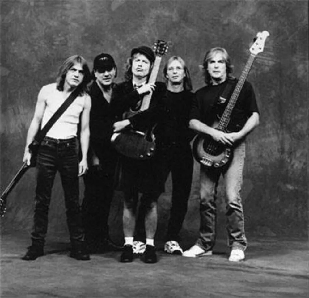 Рок группа сами. Acdc 1973. рок группа эйси диси. группа acdc 1973. группа acdc молодые.