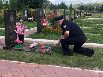 Охранник на кладбище