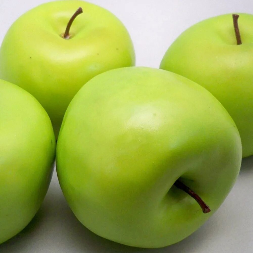 Яблоки зеленые. 4 Яблока. Яблоки зеленые 4 штуки. Маленькие зеленые яблочки. Четверо яблок