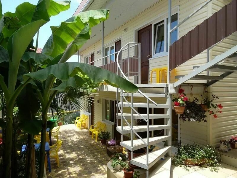 чёрное море лазаревское гостиница. пансионат шторм в лазаревском. гостиница александрия лазаревское. вардане сочи гостиница жемчужина. дом на берегу лазаревского.