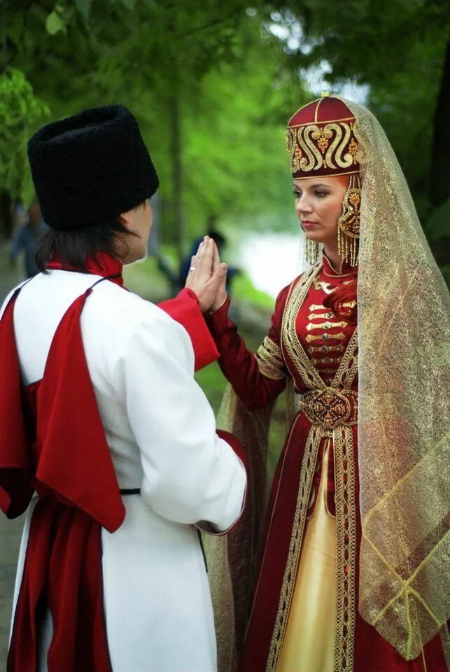 Кабардинский край. Национальное платье кабардинцев. Адыги Черкесы кабардинцы. Национальные костюмы народов России кабардинцы. Костюм национальный Кабарда.