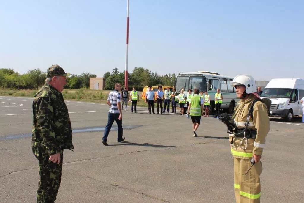 Новости оренбургские контакт. Полигон для тренировок. Аварийно спасательная команда аэропорта. Учения в городе Гае Оренбургской области. Пожарная часть Оренбург аэропорт.