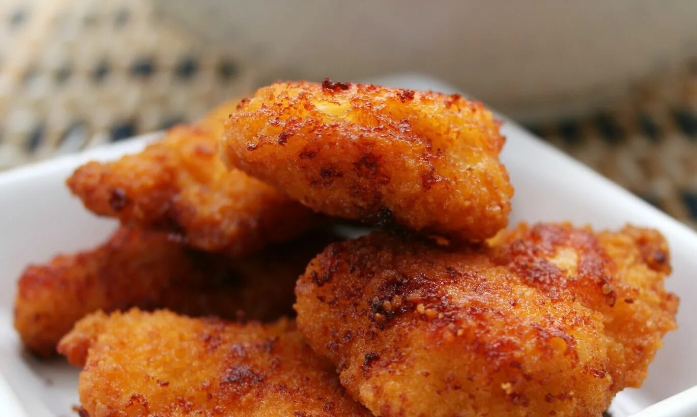 Филе с сыром в панировочных сухарях. Куриные крылышки в панировке. Филе с сыром в панировочных сухарях. Шницель рубленый куриный. Куриные грудки в панировочных сухарях.