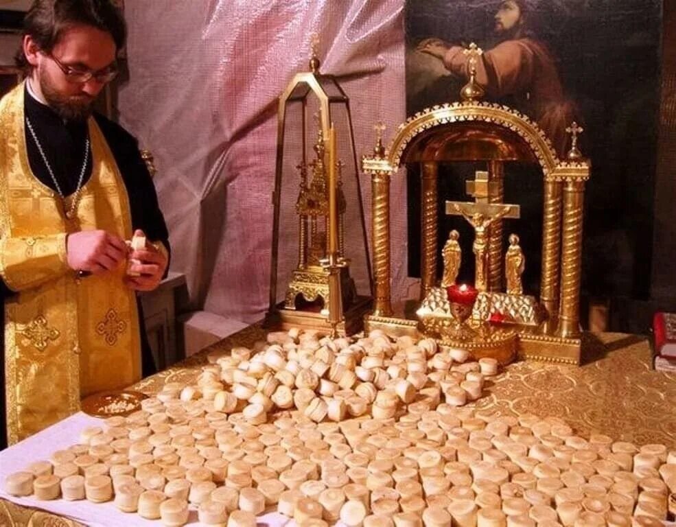Что дают в церкви есть