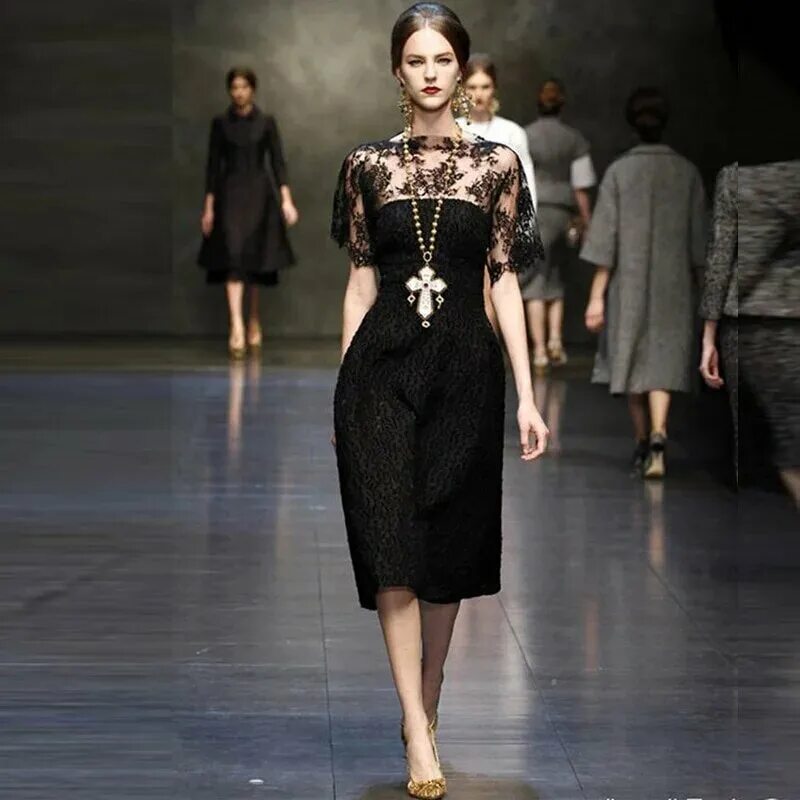 Кружевные платья от дольче габбана. Dolce gabbana black. Платье дольче габбана 2022 черное. Черное платье от дольче габбана. Дольче габбана черное бархатное платье.