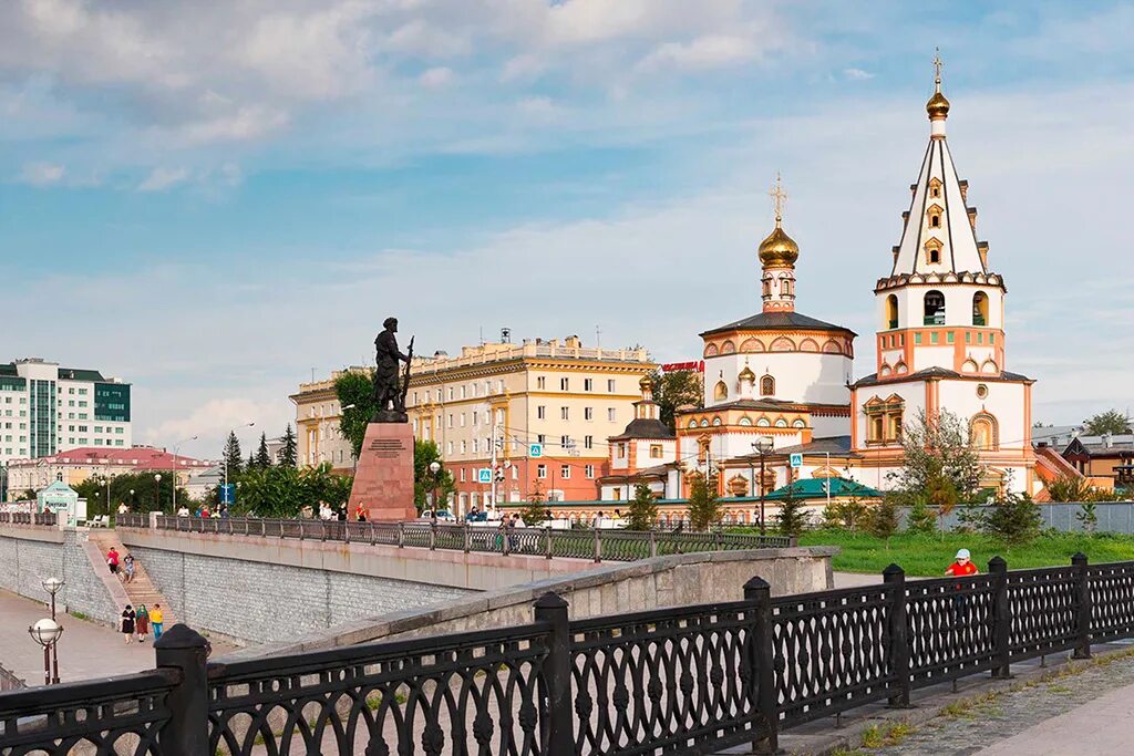 Иркутск купеческий. Иркутск прогулка по городу. Иркутск центр города. Здания купца иркутск. Иркутск.