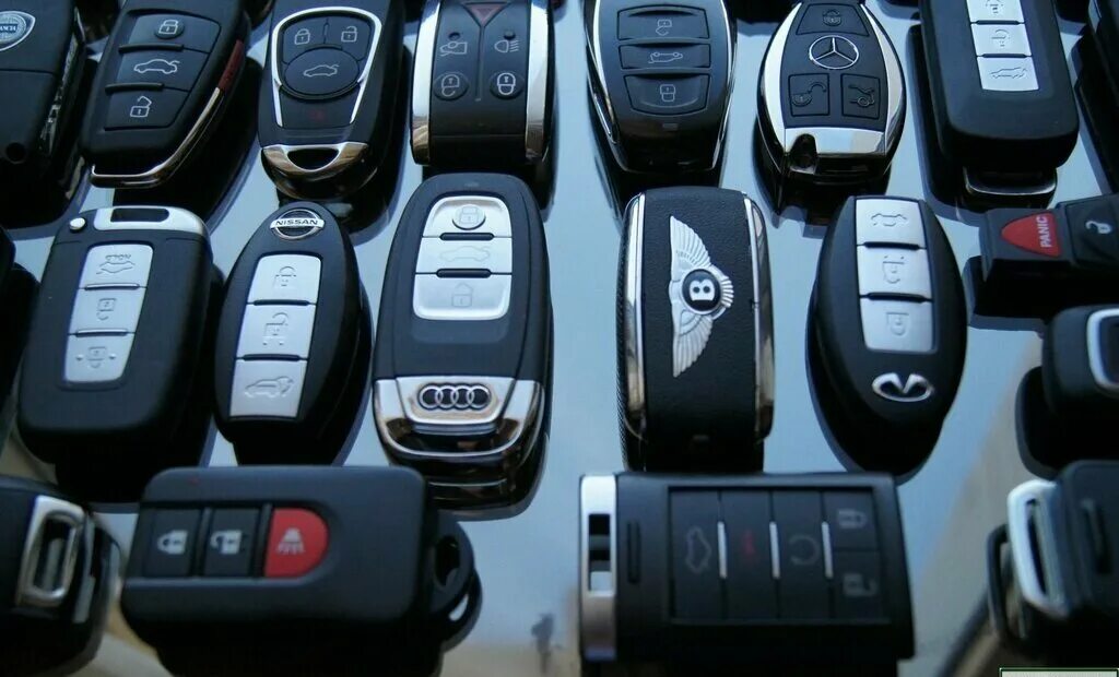 Авто бу keyauto probeg ru. Ключ автомобильный. Ключи от автомобиля. Изготовление автомобильных ключей. Ключи от автомобилей разных марок.
